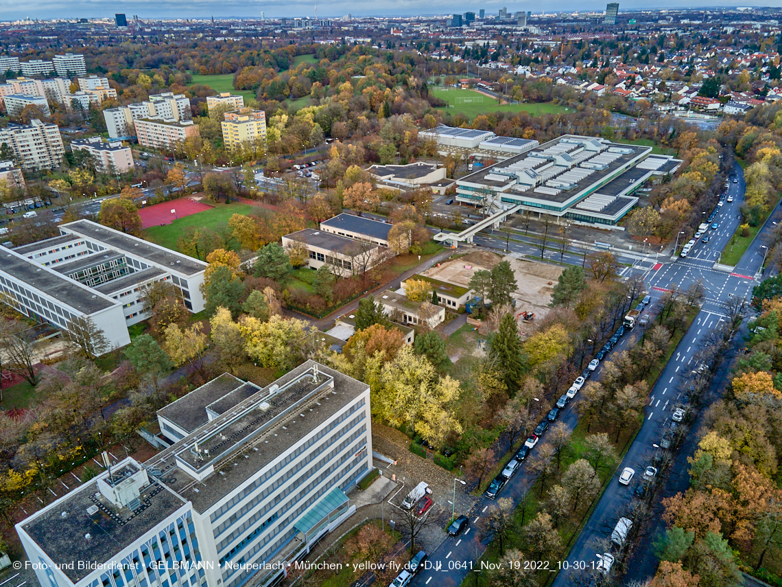 19.11.2022 - Luftbilder von der Baustelle an der Quiddestraße 'Haus für Kinder' in Neuperlach